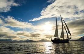 SKI & SAIL von Harstad durch die Inselwelt Vägsfjorden, Norwegen