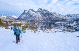 SNOWSHOE & SAIL durch die Inseln des Sjunkhatten Nationalparks, Norwegen