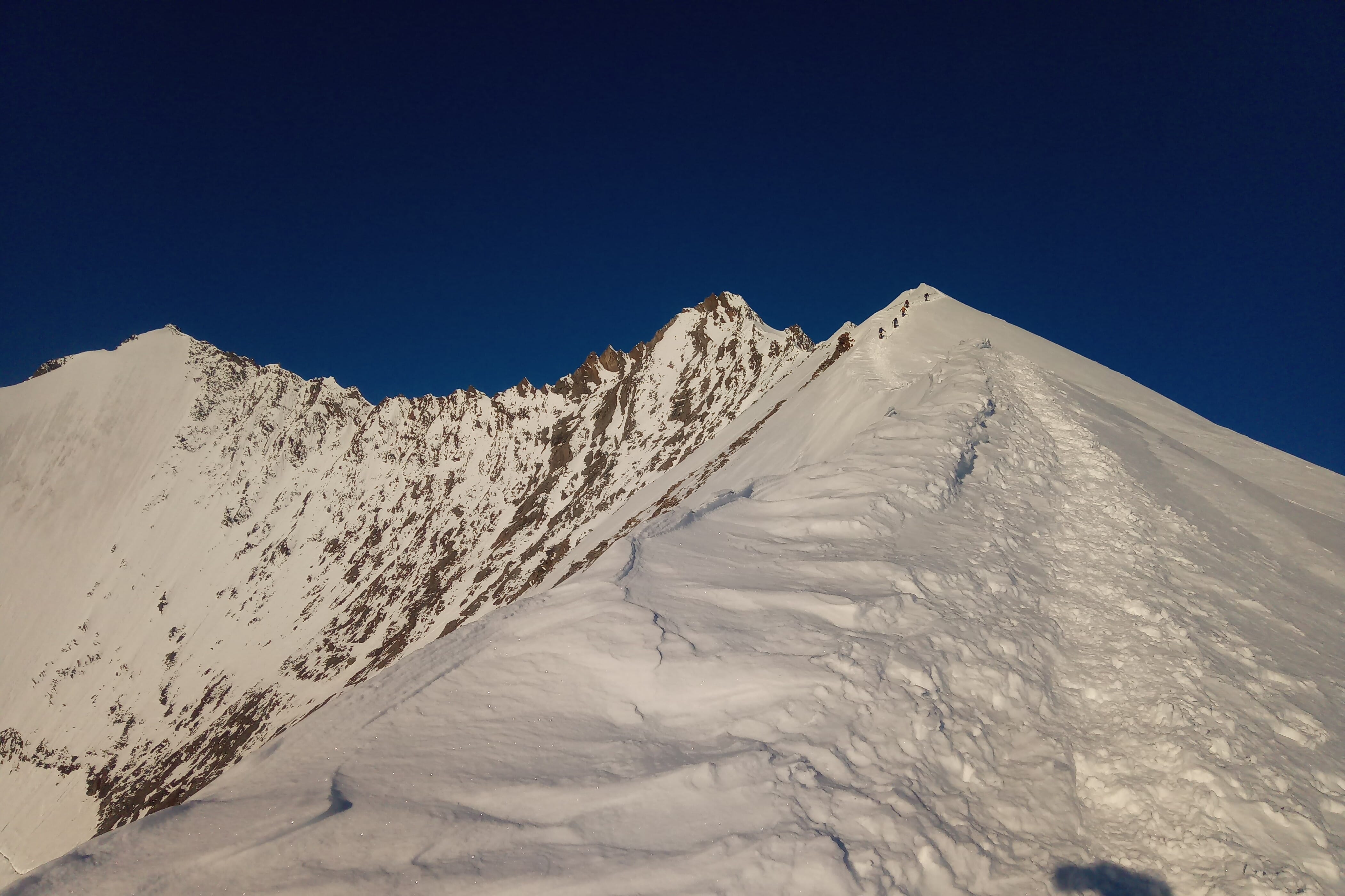 Nadelhorn 4327m: Walliser Berg oberhalb Saas Fee und Mischabelhütte