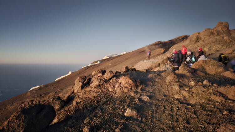 Pole Pole zum Gipfel: Mount Meru und Kilimanjaro