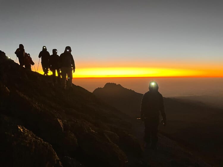 Pole Pole zum Gipfel: Mount Meru und Kilimanjaro