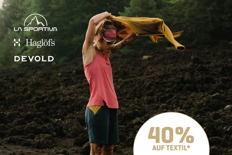 Sportlerin in Outdoor-Bekleidung der Marken La Sportiva Haglöfs und Devold