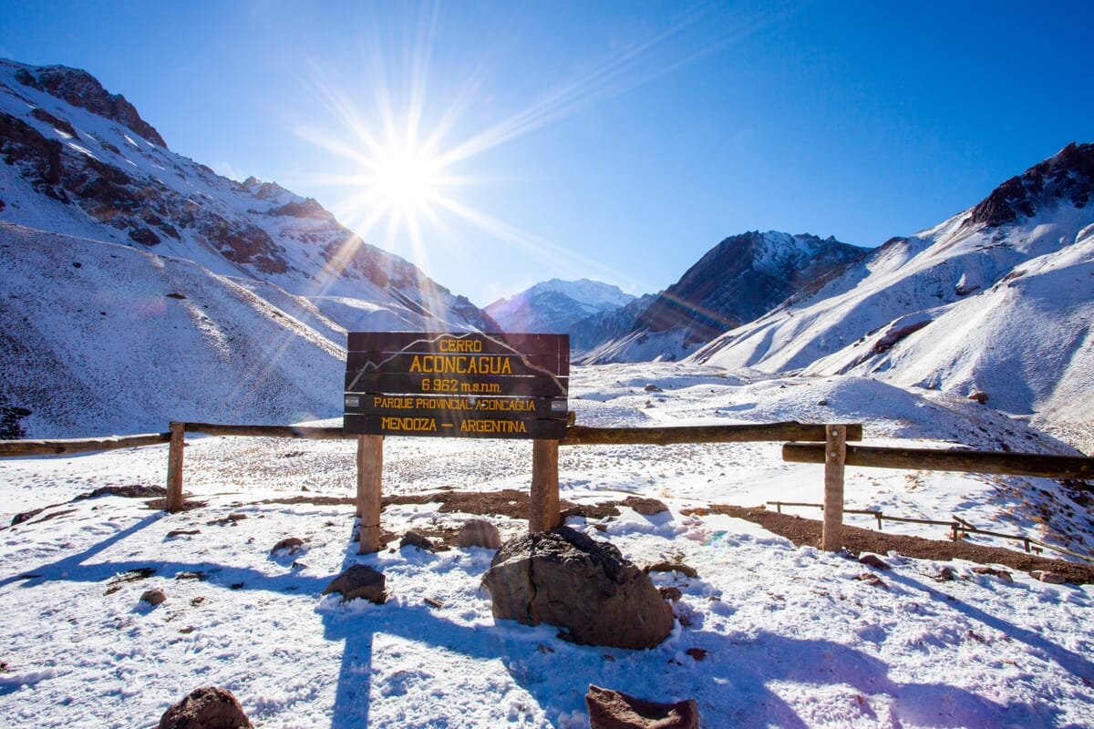 Mitten im Nationalpark Aconcagua: Blick zum Aconcagua bei Sonnenschein