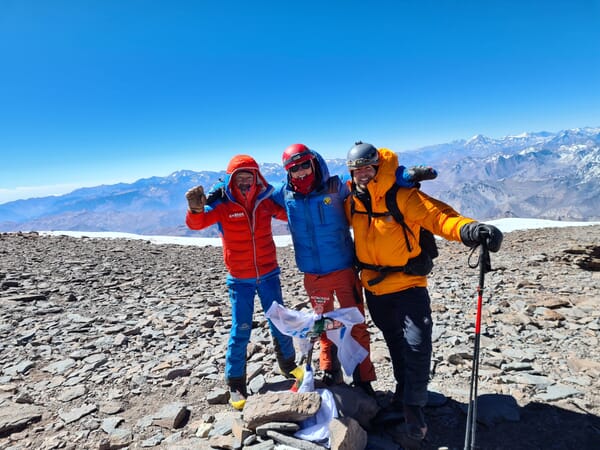 Bergsteiger auf dem Gipfel des Aconcagua