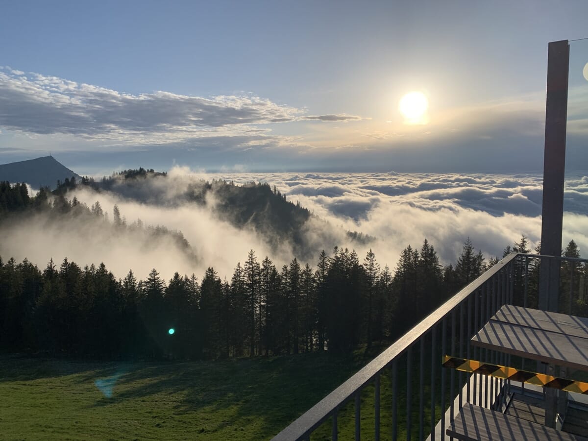 Weitblick vom Gipfelrestaurant auf dem Wildspitz