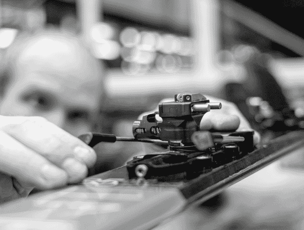 Montage der Selun-Bindung auf einen Ski