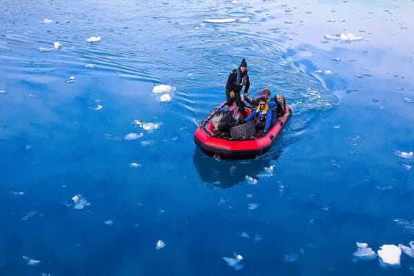 Zodiac und Eisschollen
