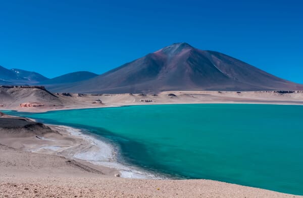 Expedition Ojos del Salado, türkisfarbene Lagune in der Atacamawüste