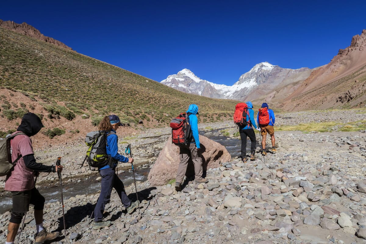 Gruppe im Aufstieg auf der Route Richtung Aconcagua