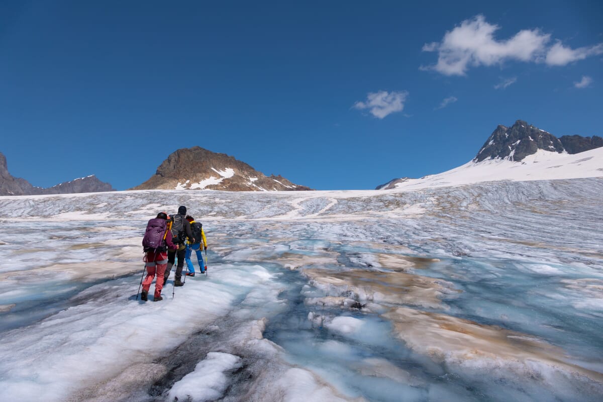 Gruppe auf dem Gletscher im Gebiet der Mutthornhütte