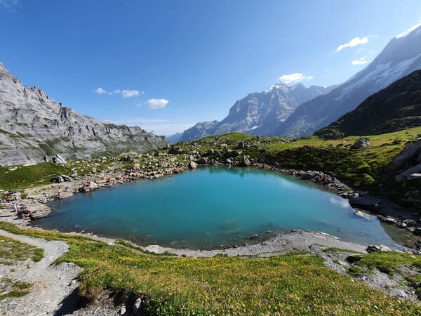 Kleiner Bergsee im Gebiet der Mutthornhütte