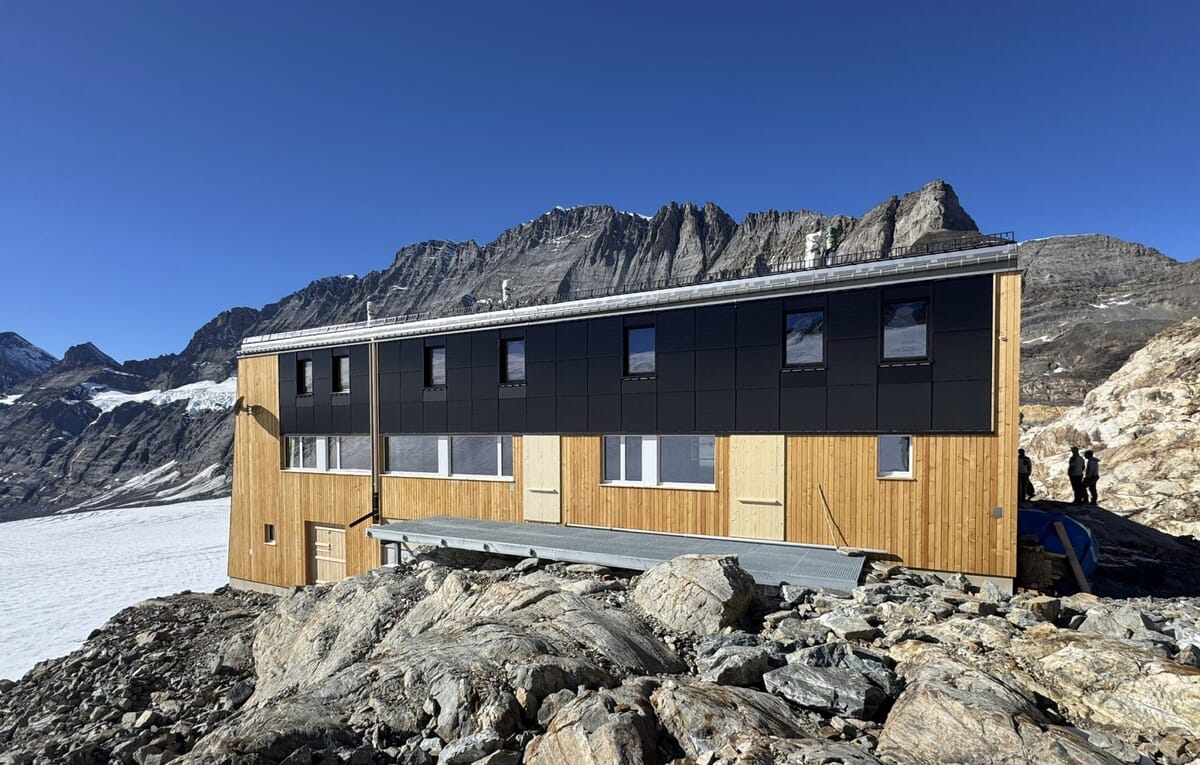Die neue Mutthornhütte Südansicht
