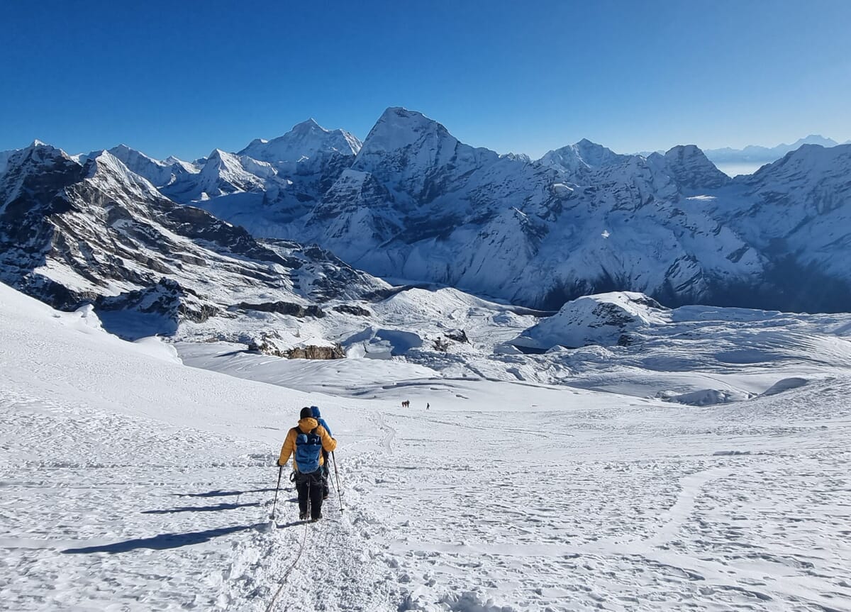 Gruppe im Abstieg vom Mera Peak im Himalaya