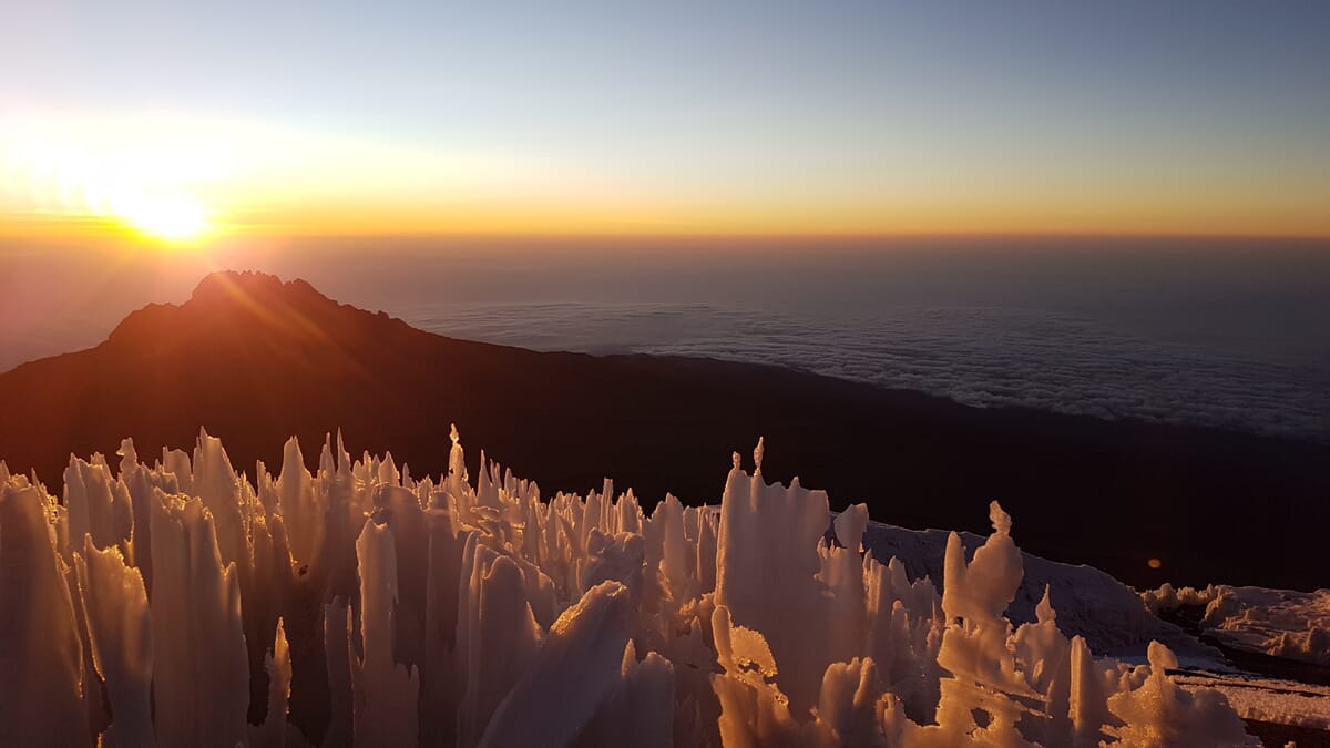 Ausblick und Sonnenaufgang am Kilimanjaro