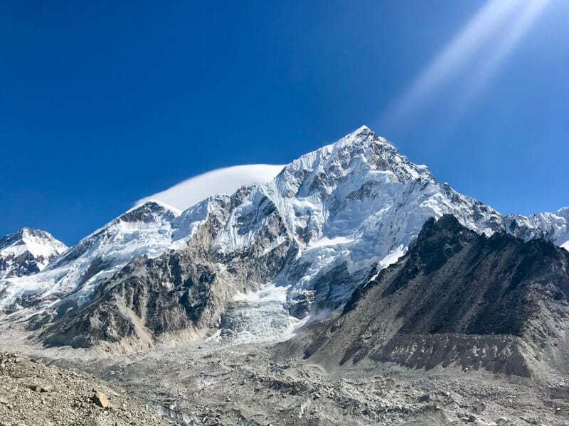 Massiver Berg im Himalaya | Höhenbergsteigen, Gletscherlandschaft