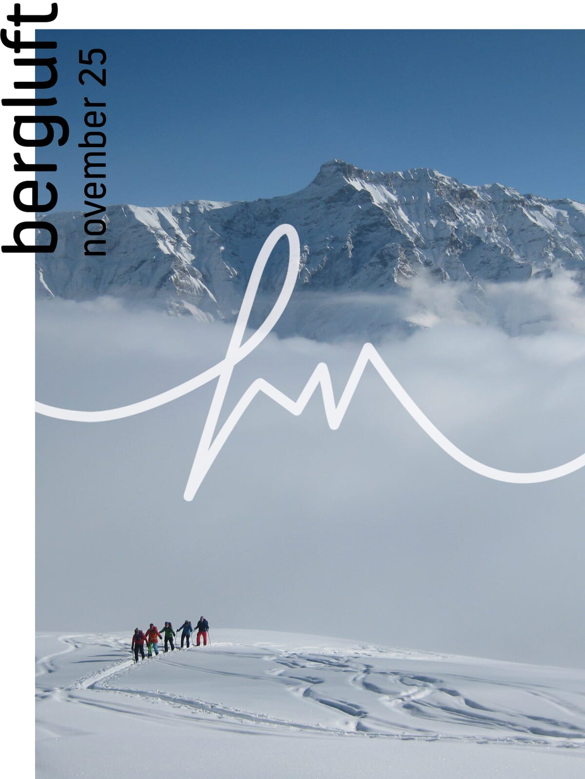 Eine Skifahrerin auf der Abfahrt im Tiefschnee, Powdern, stiebende Abfahrten