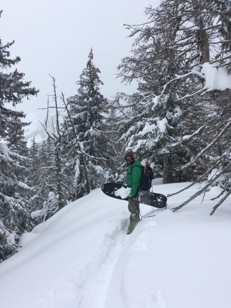 Bergführer Dave unterwegs mit seinem Powsurf, Snowboarden, Powdern, Splitboard Touren