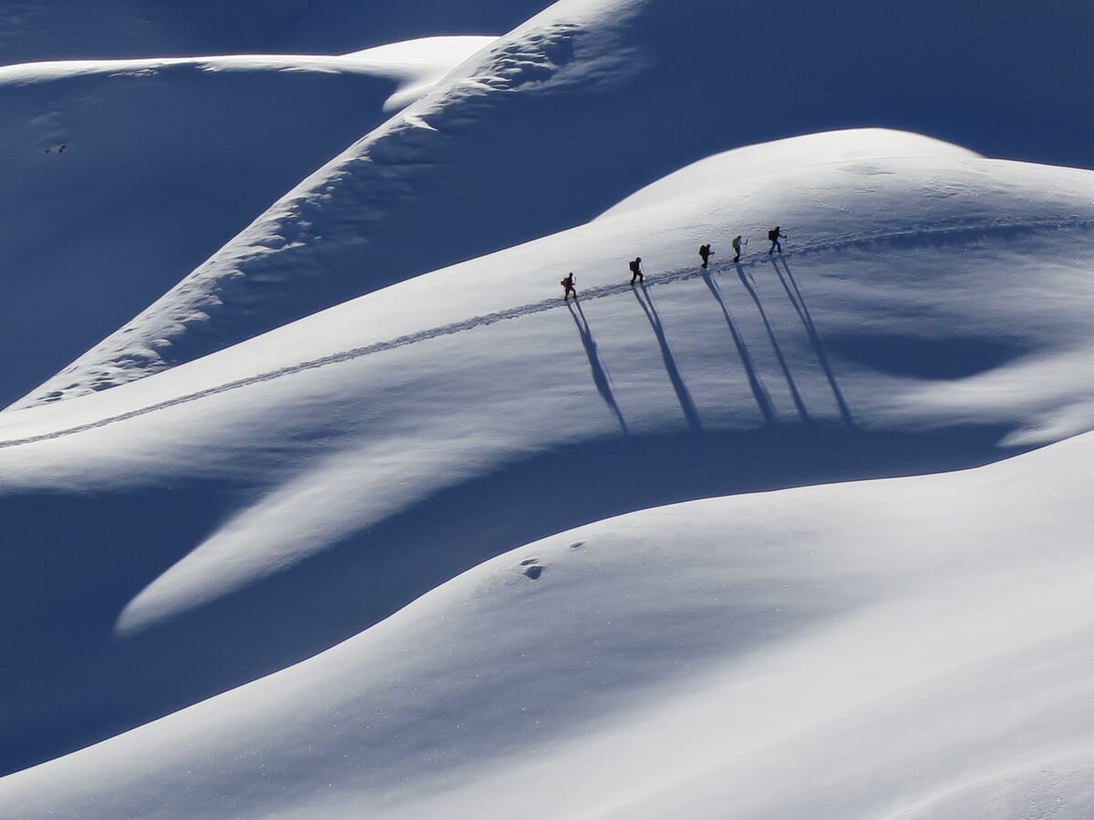 Eine Verschneite Winterlandschaft, mit Tourengehern, Tiefschnee, Splitboardtouren