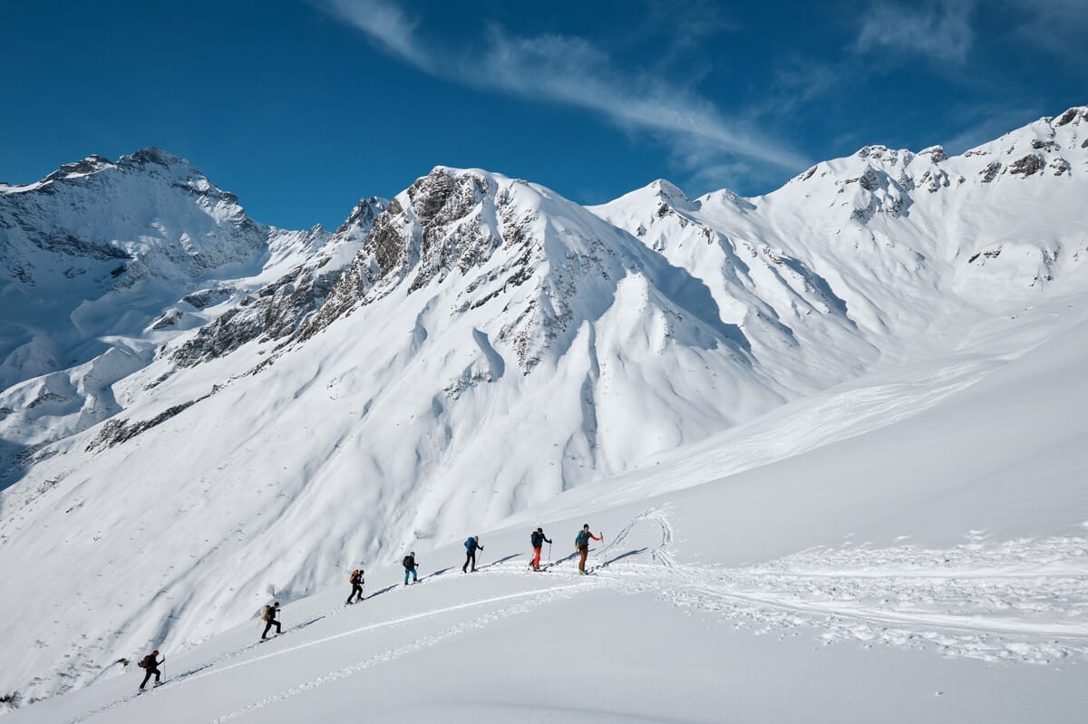 Eine Verschneite Winterlandschaft, mit Tourengehern, Tiefschnee, Skitouren