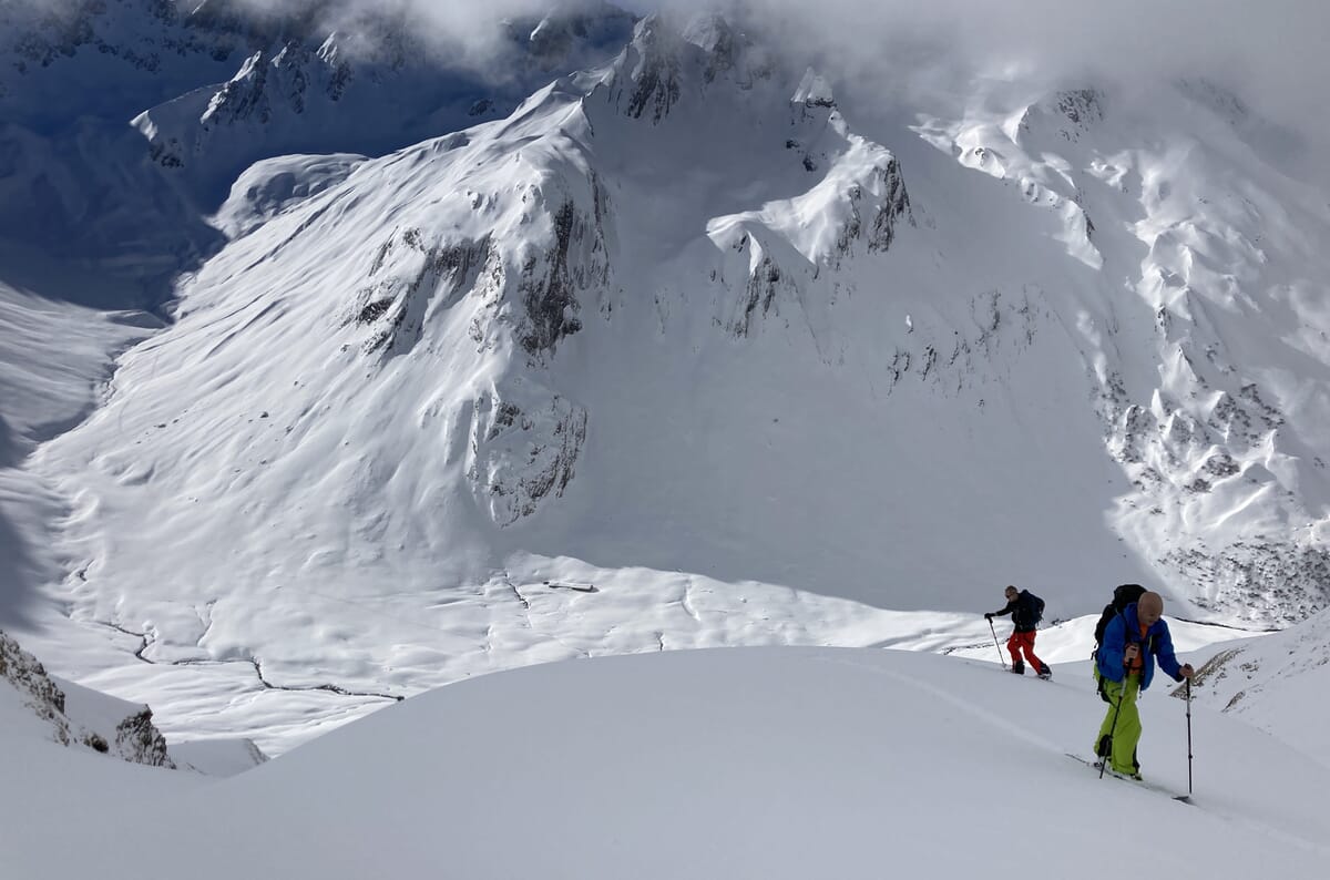 Aussicht vom Lidernengebiet. Skitouren, Lawinenkurse, Wintergebiet.