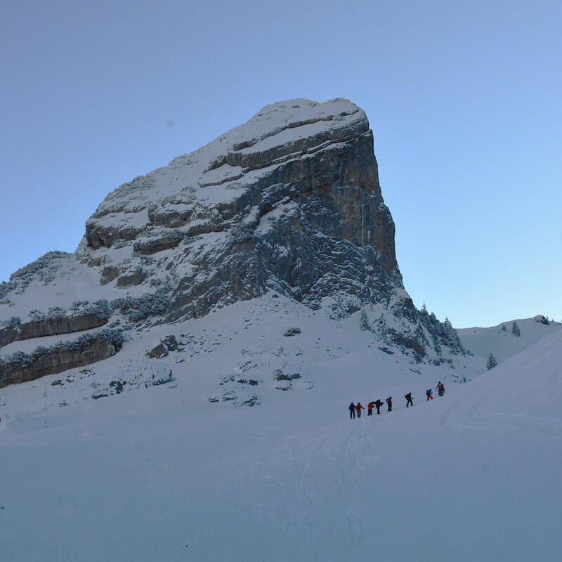 Tourengänger im Aufstieg im Lidernengebiet, Berge und Schnee