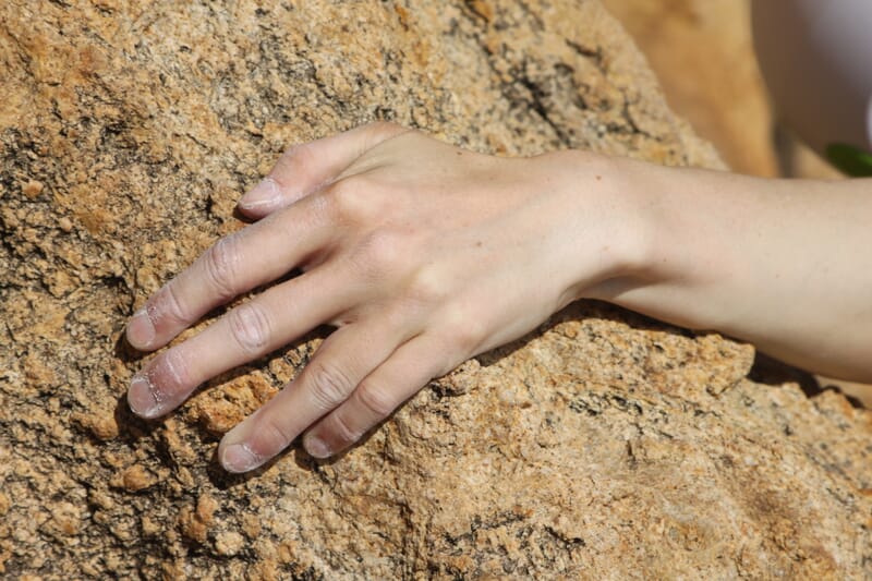 Griffiger Kletterfels auf Korsika