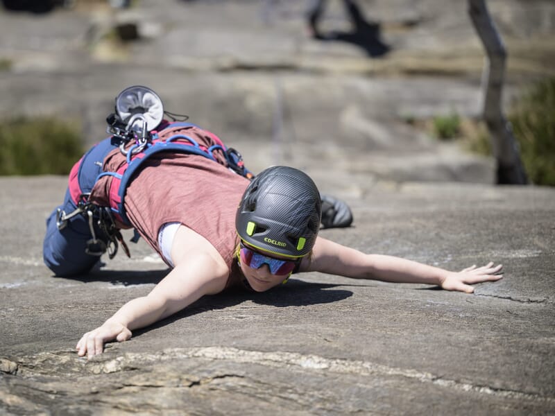 Kletterin am Fels: Klettertechnikkurs im Tessin | Weiterkommen am Fels