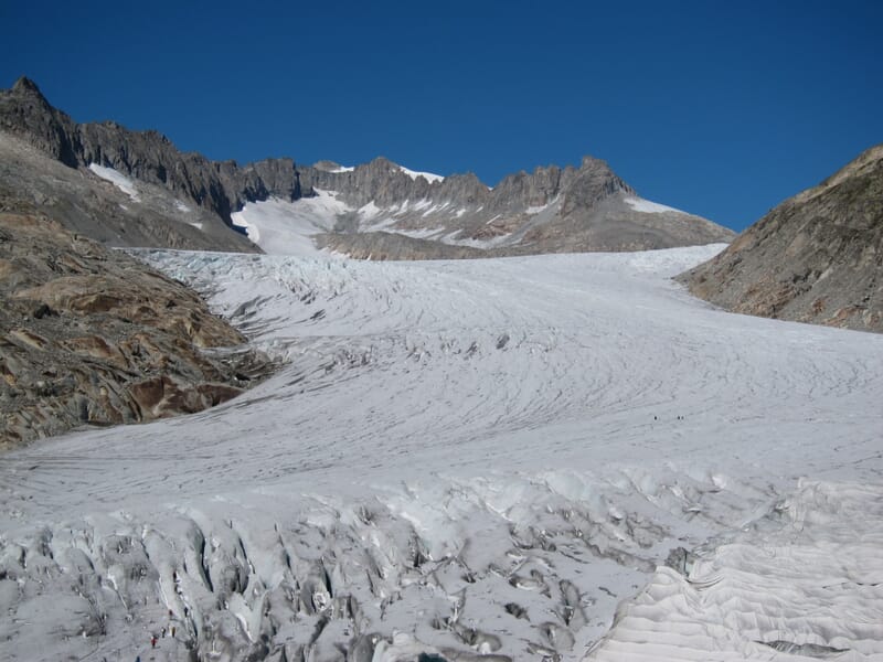 Triftgletscher, Spaltenlandschaft, Triftgebiet, im Hintergrund verschiedene Gipfel