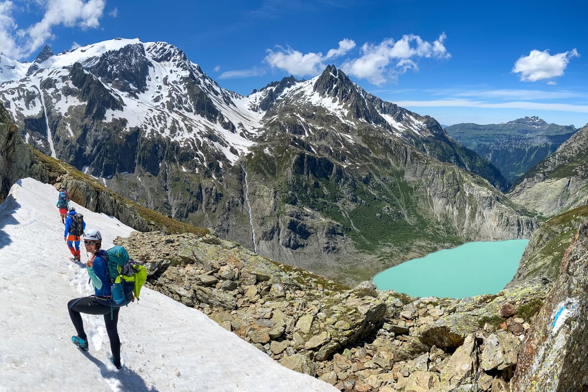 Drei Bergsteiger unterwegs im Triftgebiet | Hochtouren mit Höhenfieber im Kanton Wallis