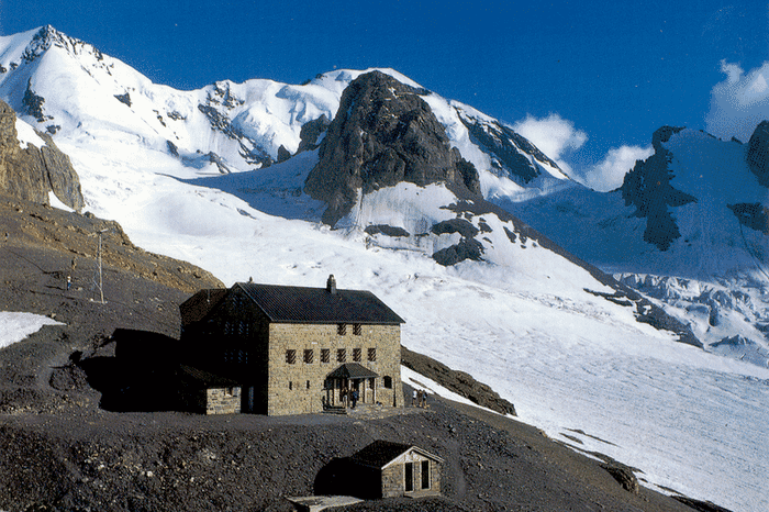 Blüemlisalphütte SAC 2840m