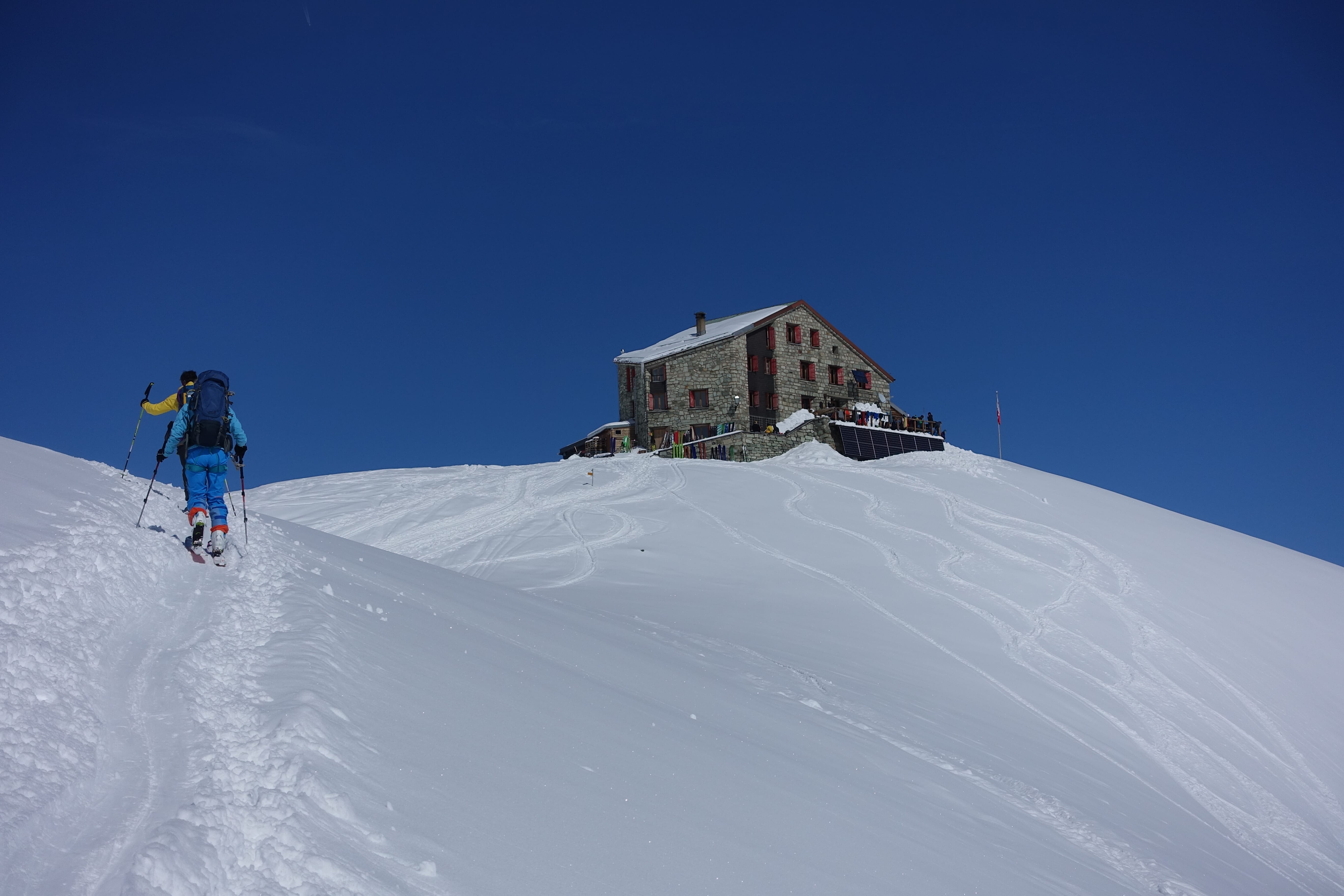 Cabane des Dix CAS 2928m