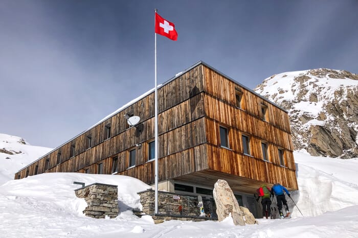 Capanna Cristallina CAS 2577m