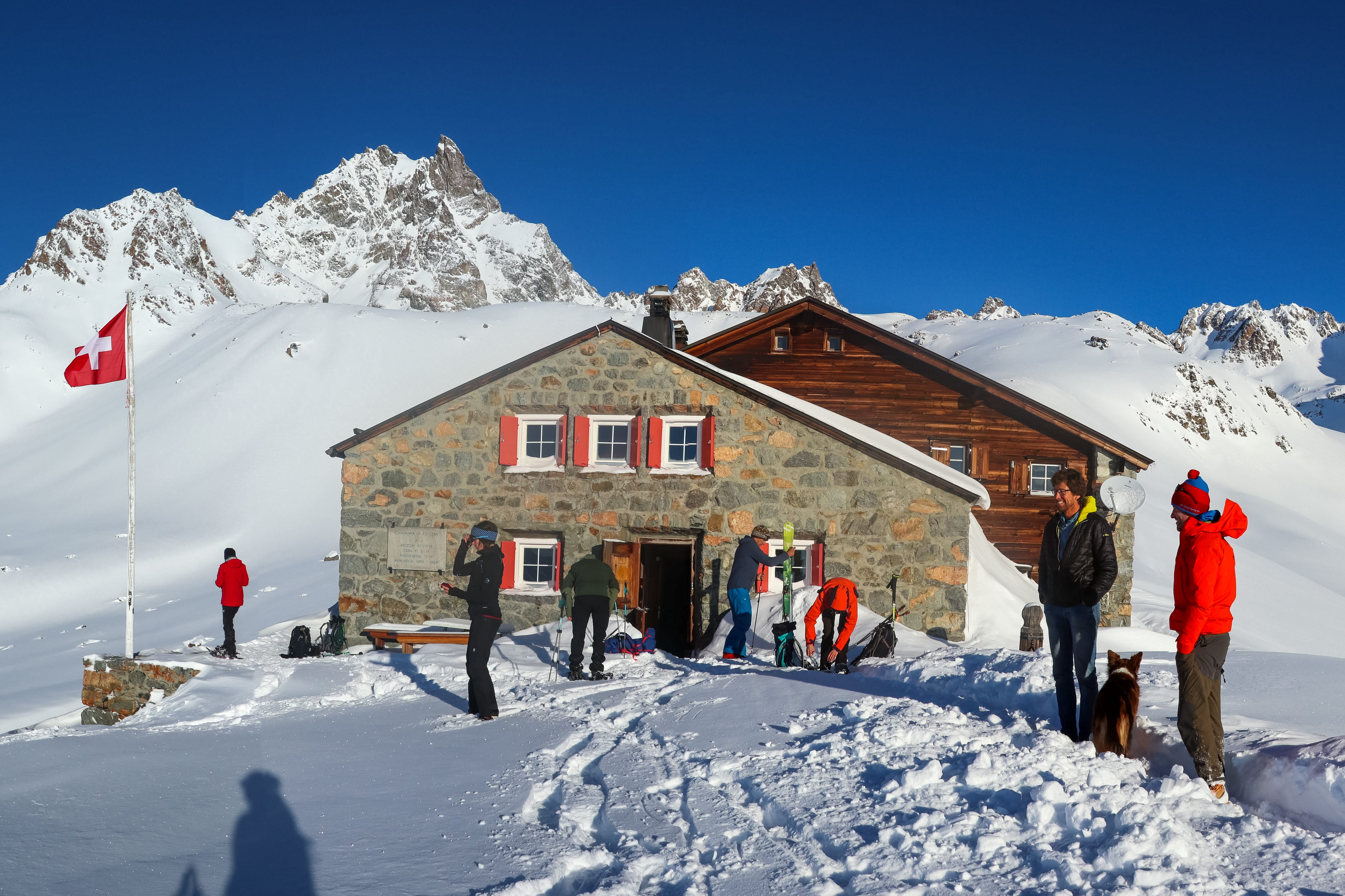 Chamanna d'Es-cha CAS 2594m