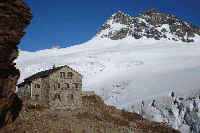 Mutthornhütte SAC 2788m